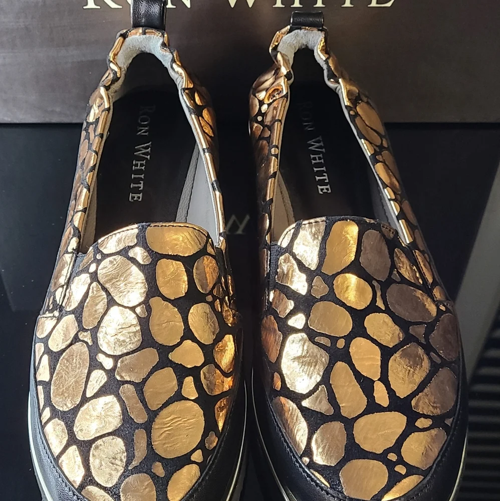 Ron White Nellaya Giraffe Women's Slip-On Shoe - Picture 5 of 16